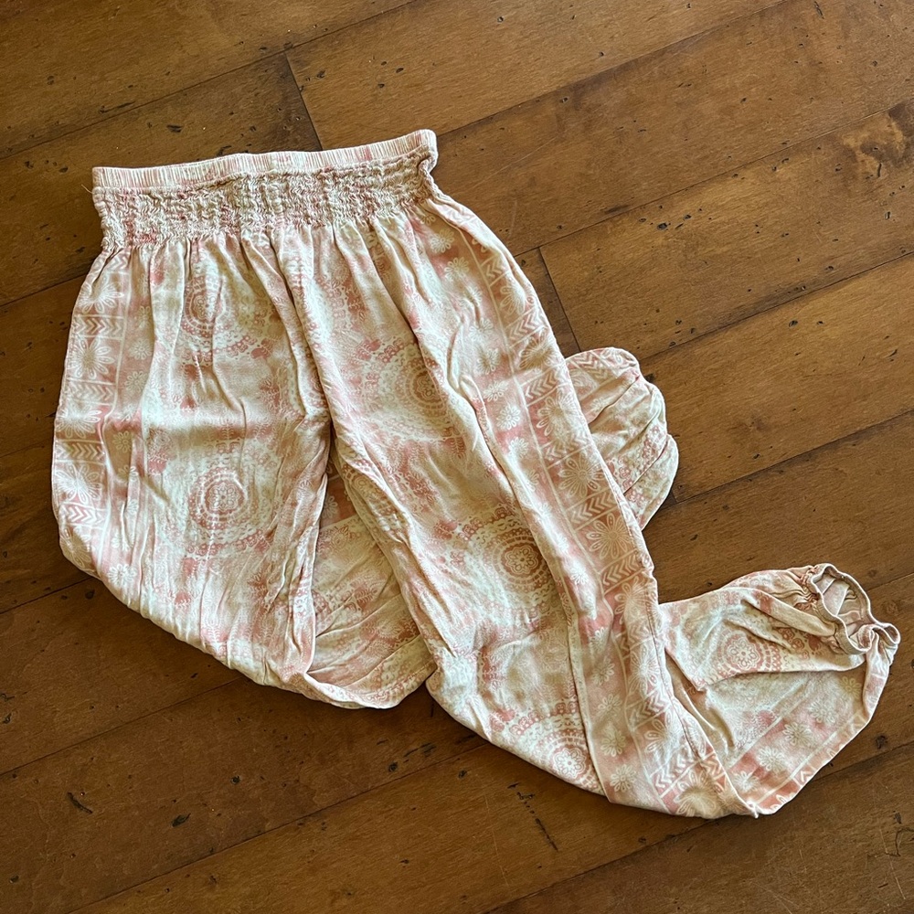 Peach colored lotus and Luna harem pants size small.